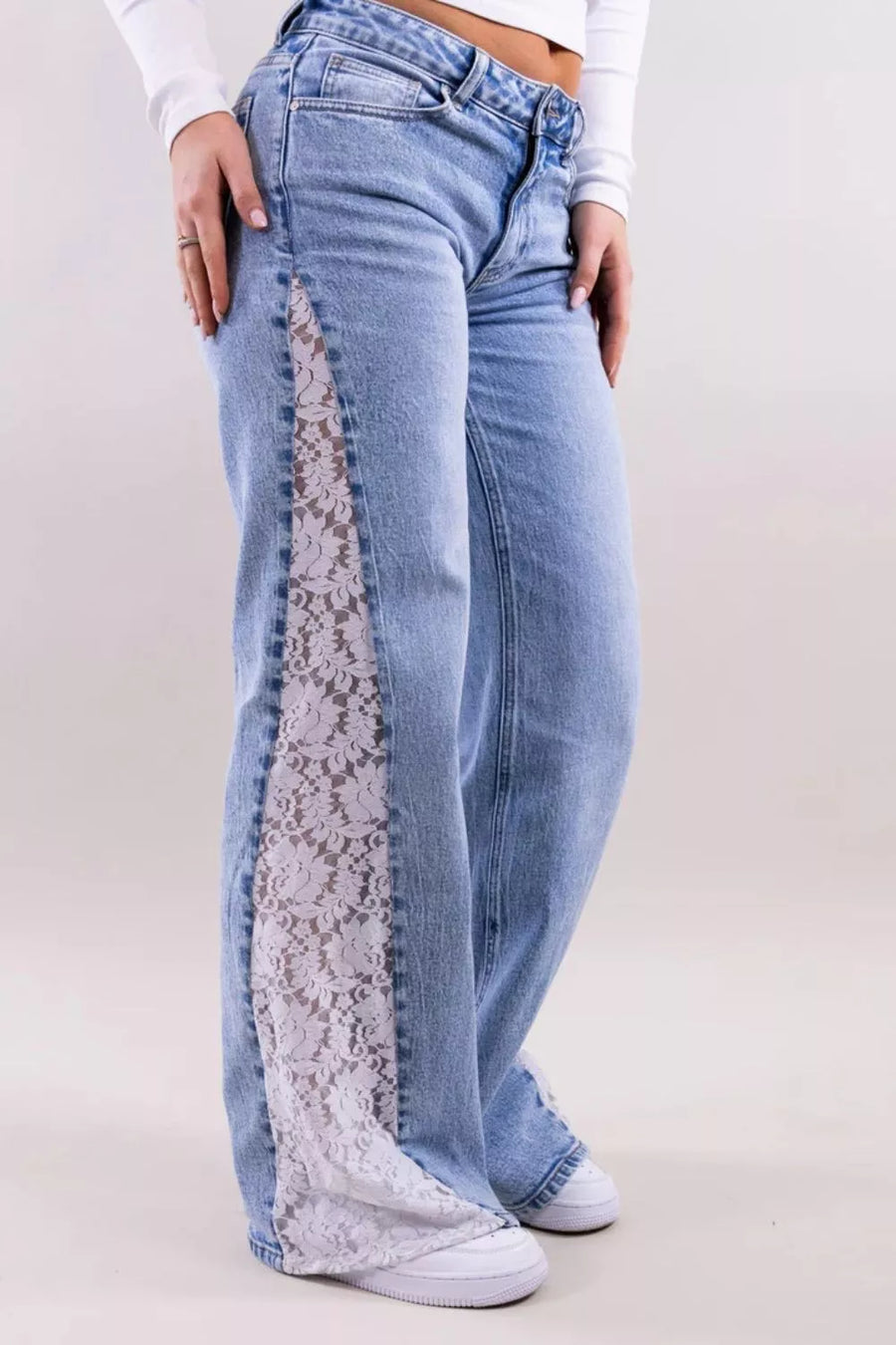 80% cotton, 20% polyester Care instructions: Machine wash cold wide-leg jeans in Light with flared silhouette