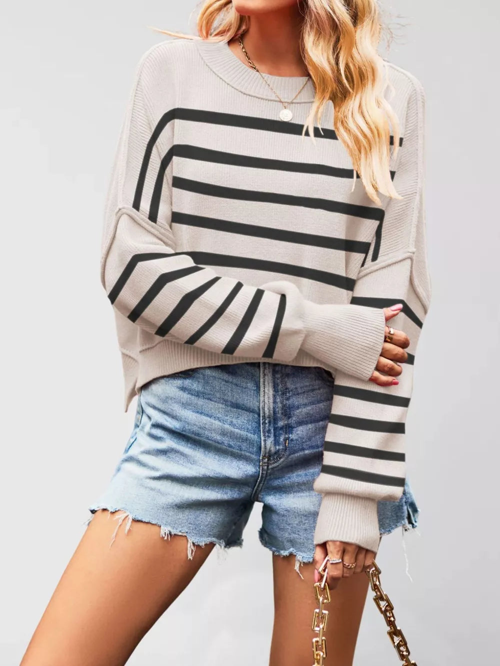crewneck sweater in Brown with crew neck and long sleeve