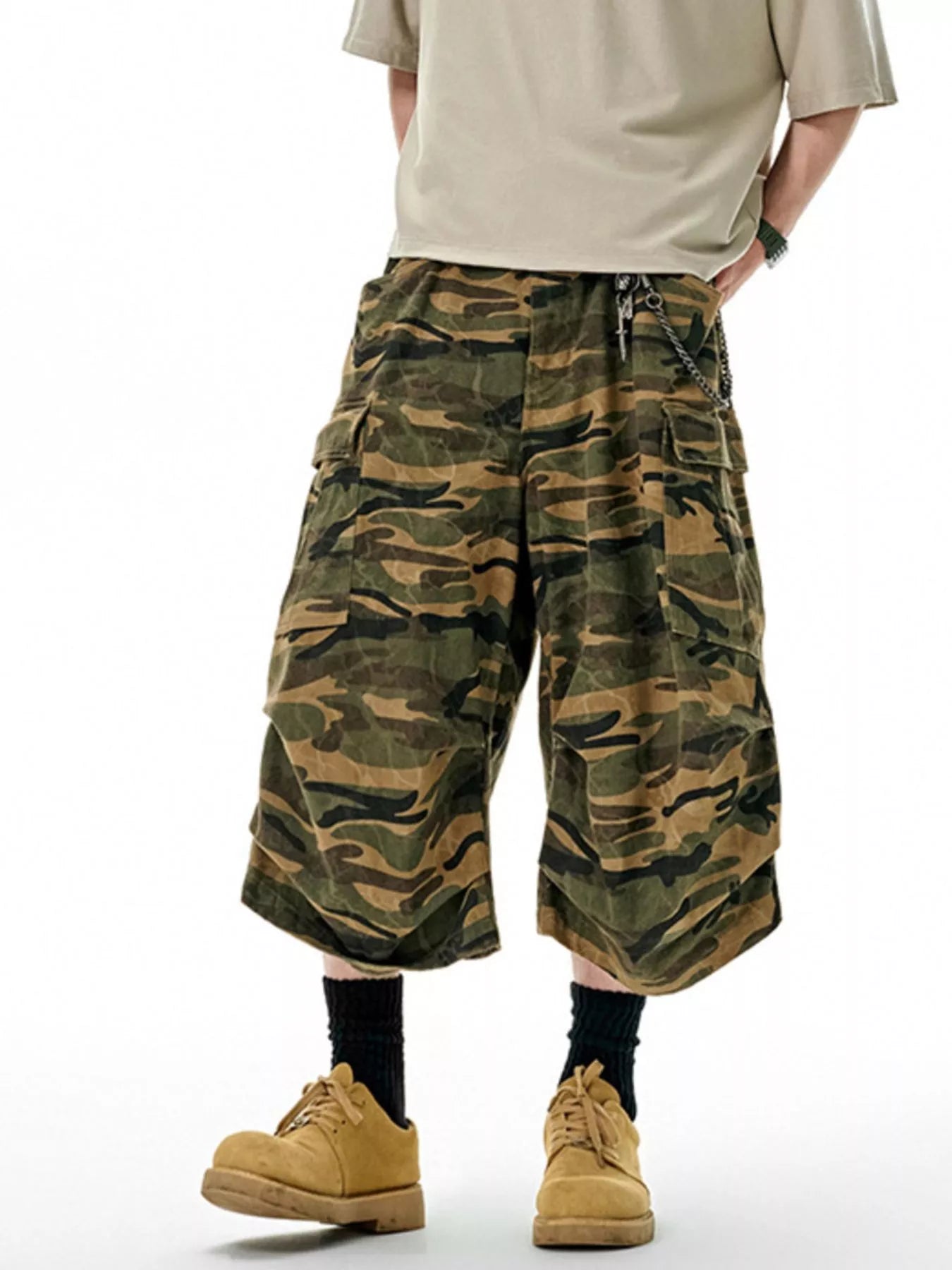 Oversized cotton camo cargo shorts in olive brown with multiple pockets and a chain detail.