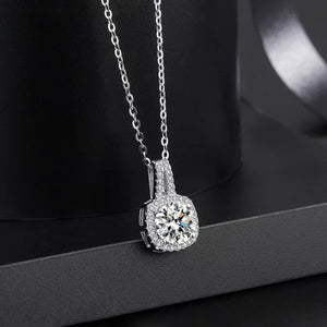 925 sterling silver,Moissanite Carat weight: 1ct Care instructions: Avoid wearin necklace in clear with square silhouette
