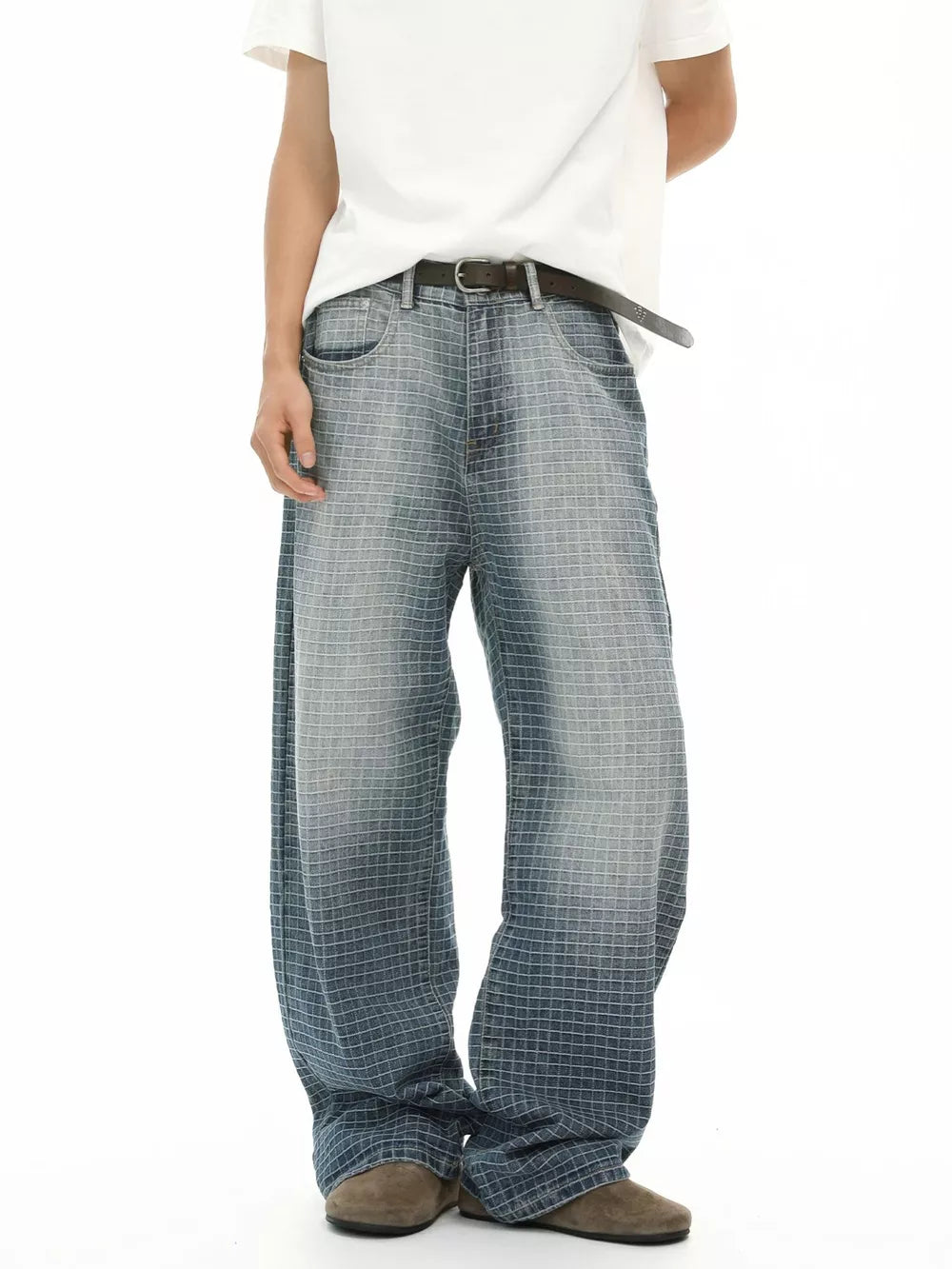 Men's relaxed-fit jeans in blue plaid cotton with a buttoned closure.