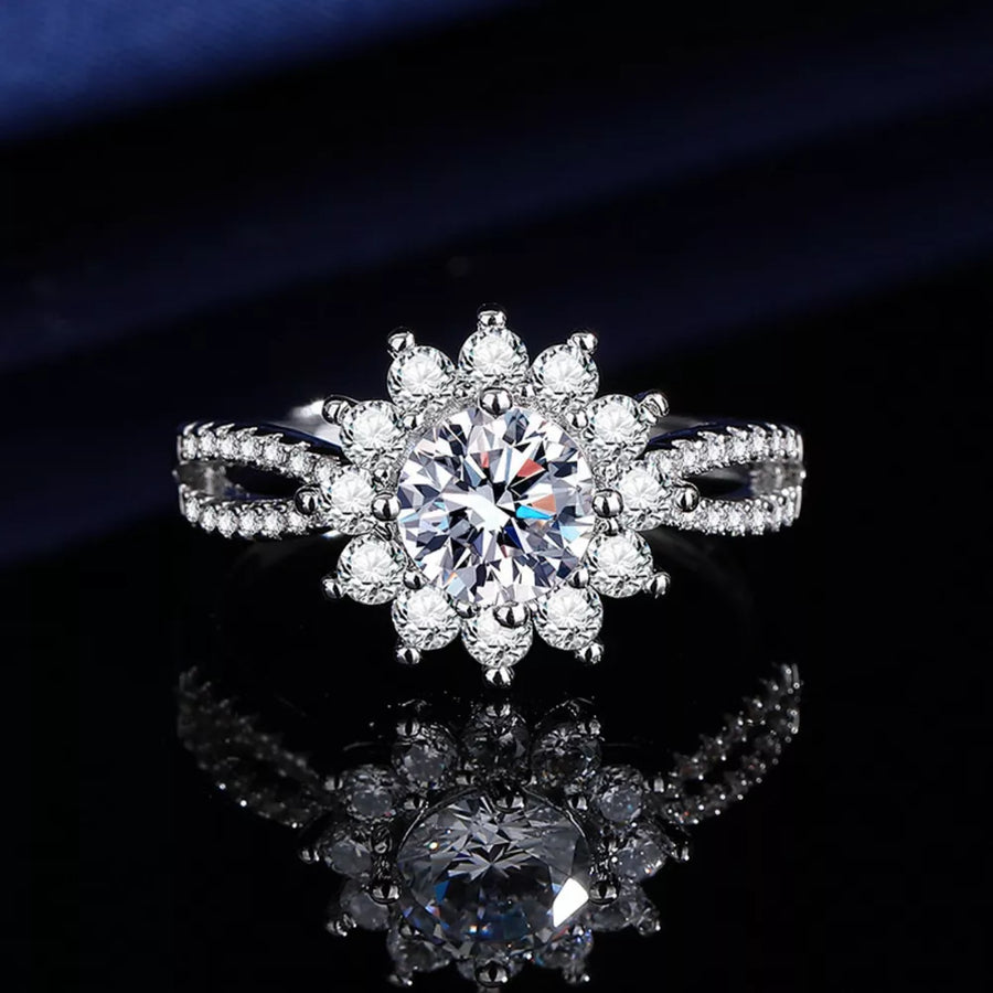 925 sterling silver,Moissanite Carat weight: 1ct Care instructions: Avoid wearin ring in Silver with regular silhouette