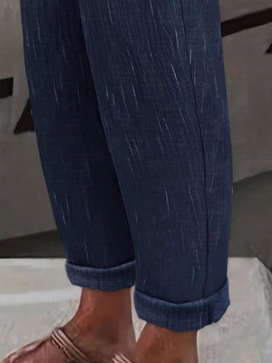pants in Dark Brown with pocketed and cropped