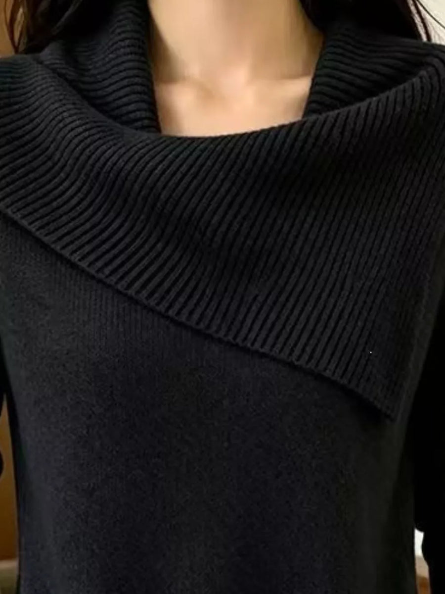 classic pullover sweater in Navy with collared
