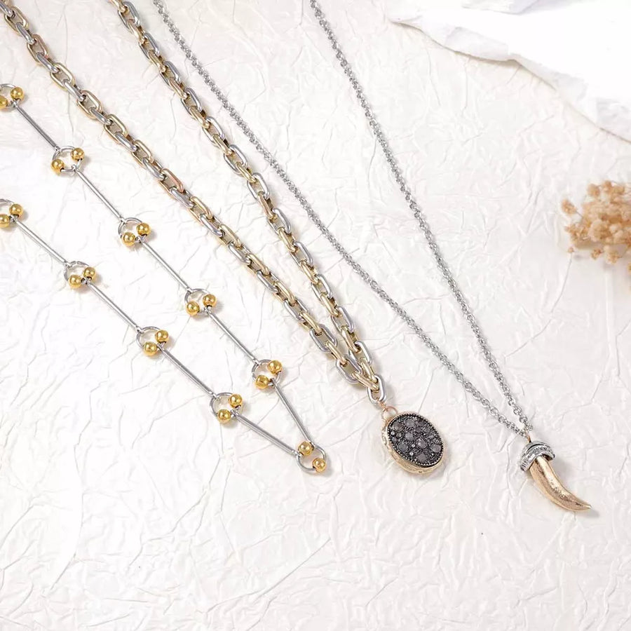 necklace in gold with layered and neck-length