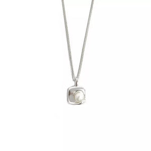 minimalist necklace in white with NA