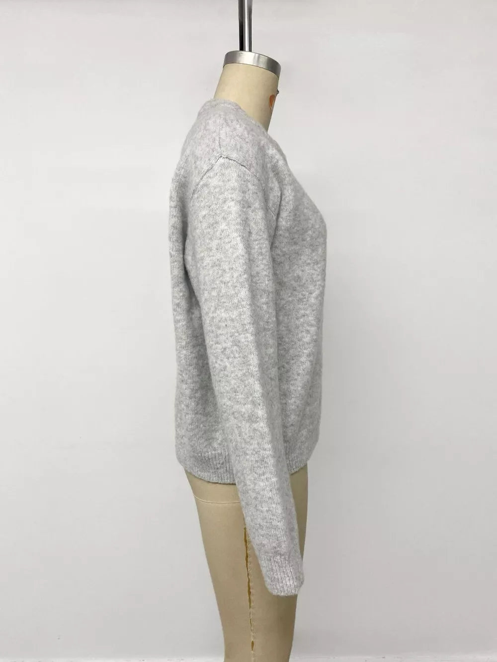cardigan in light gray with buttoned and hip-length
