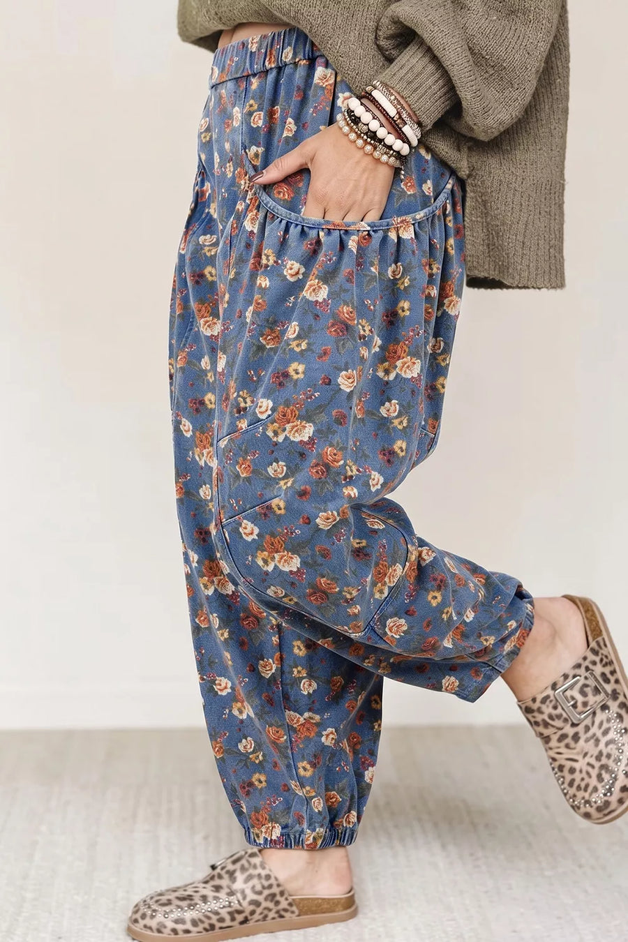 Medium with Floral Print Relaxed Fit Jeans in Medium