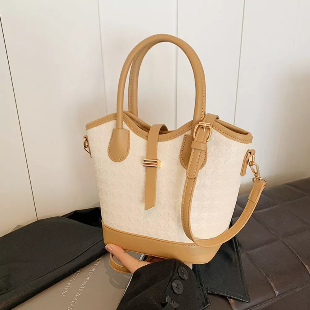 handbag in Cream with houndstooth and top handle