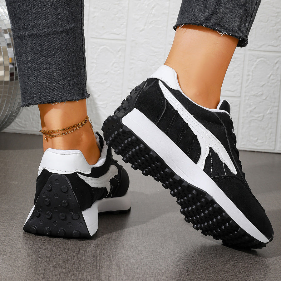 sneakers in White with leopard-print and round toe