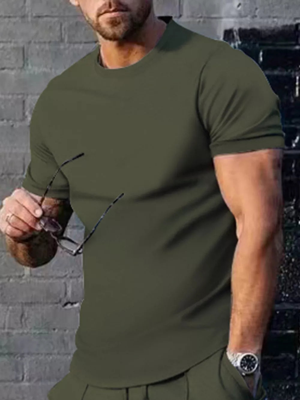 Men's crew neck t-shirt in Army Green, short sleeves, basic style