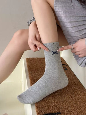 socks in Gray with ribbed cuff and crew length