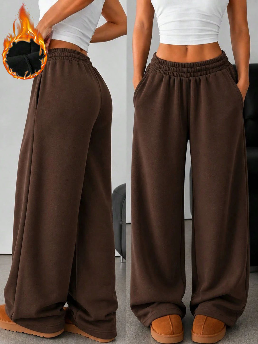 sweatpants in dark brown featuring pocketed and wide-leg fit