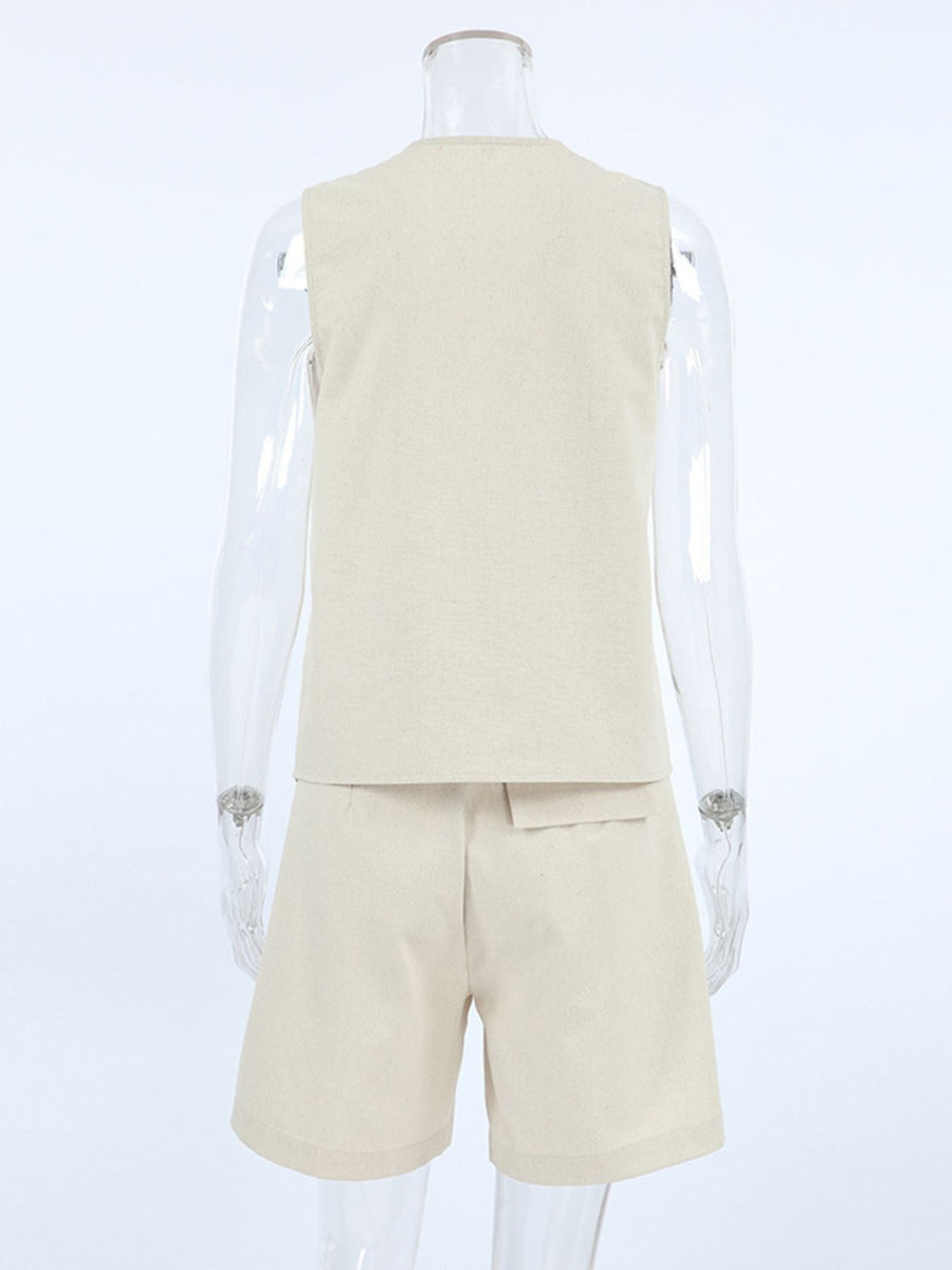 Buttoned vest and shorts set in beige cotton with a classic cut.