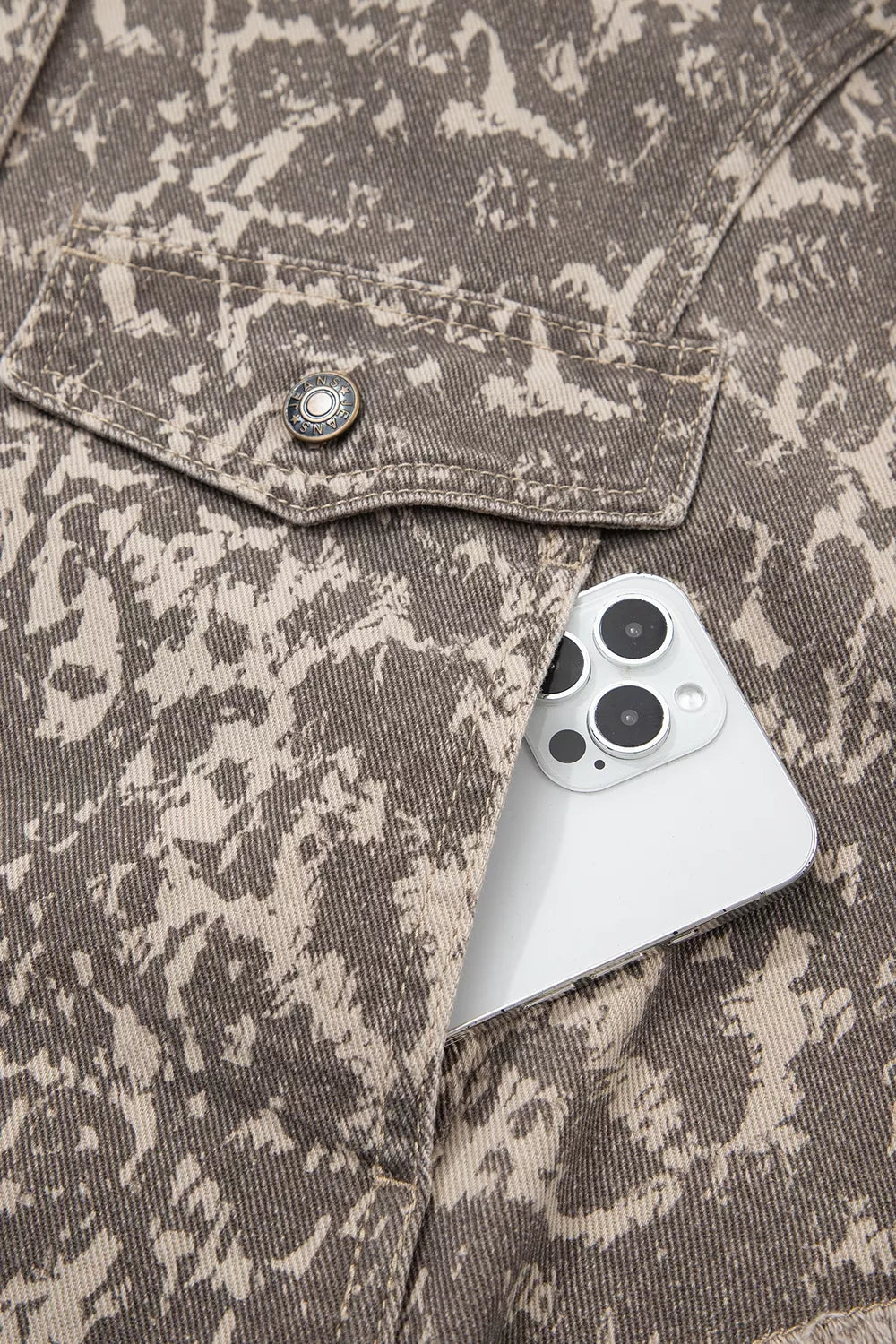 denim jacket in khaki with buttoned and hip-length