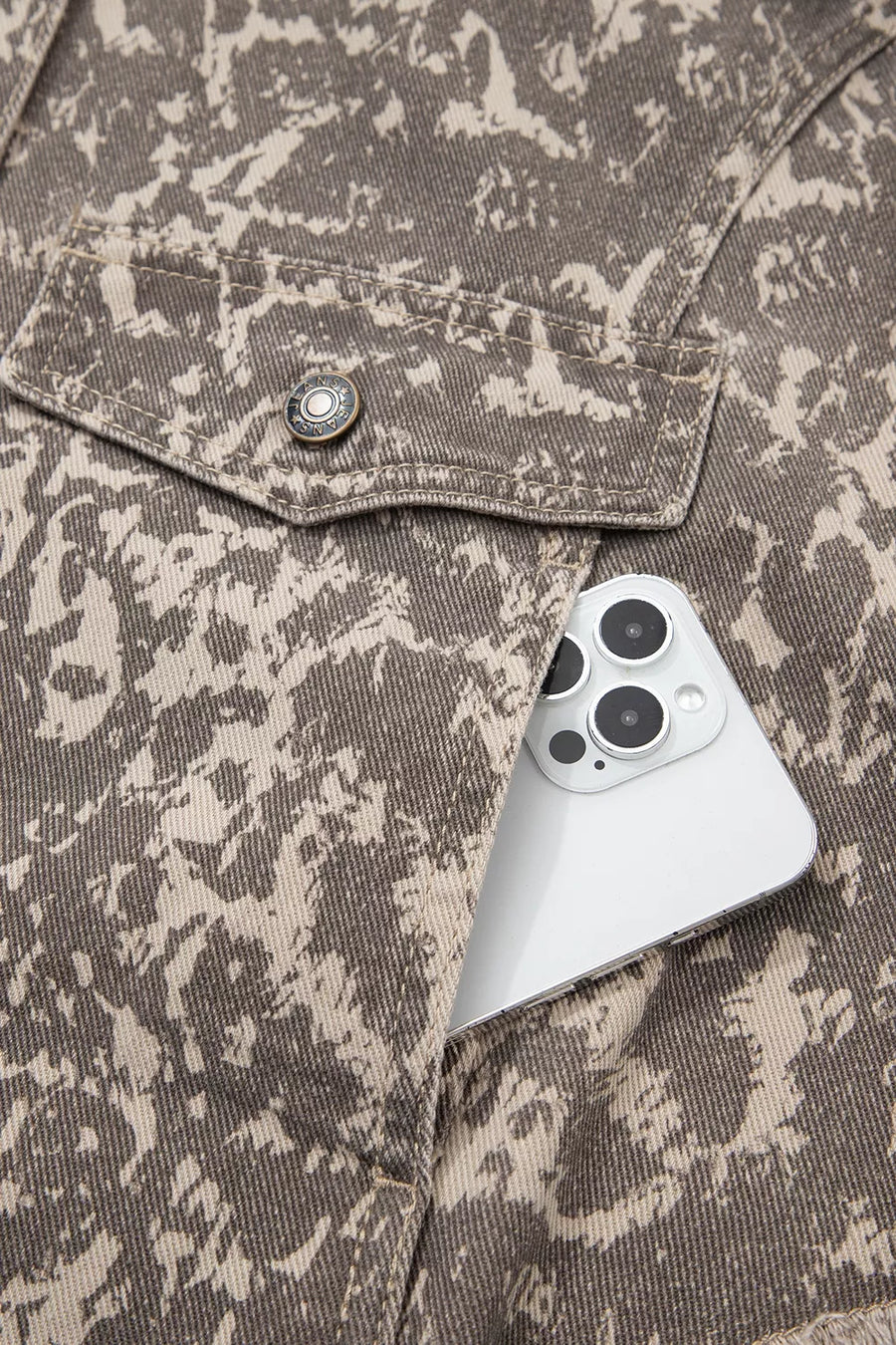 denim jacket in khaki with buttoned and hip-length