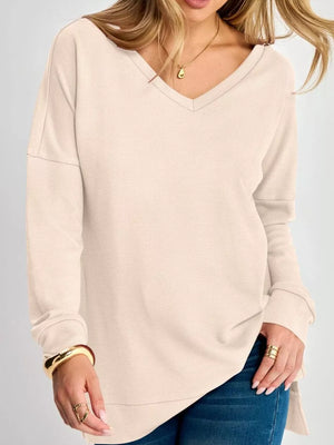 t-shirt in black with waffle knit and side slit
