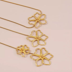 Gold necklace with long and clasp
