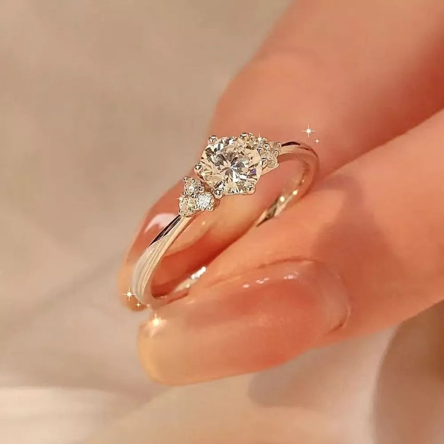ring in silver featuring moissanite stones and fitted fit