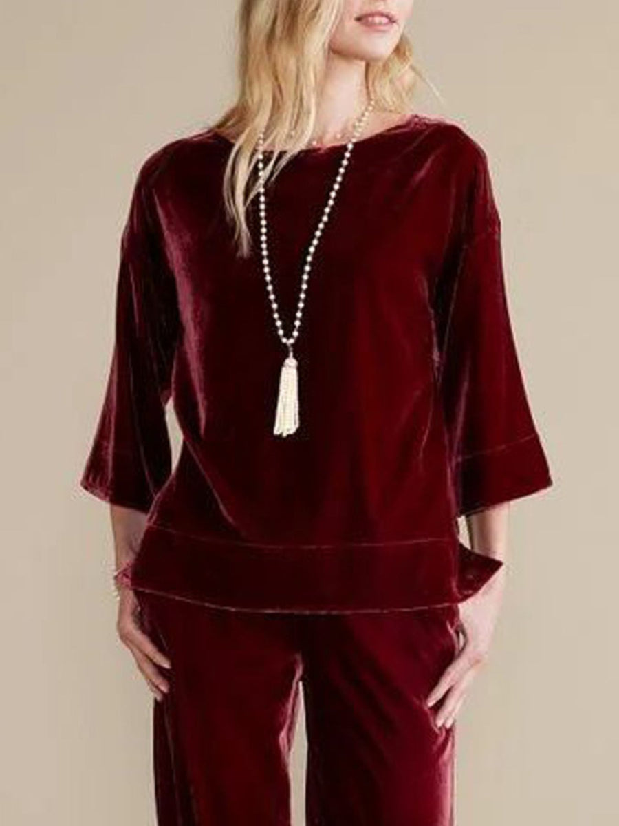 classic t-shirt in burgundy with boat neck