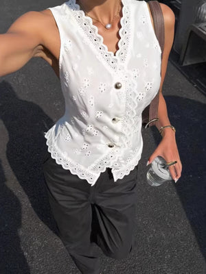 100% polyester Care instructions: Machine wash cold tank top in white with regular silhouette