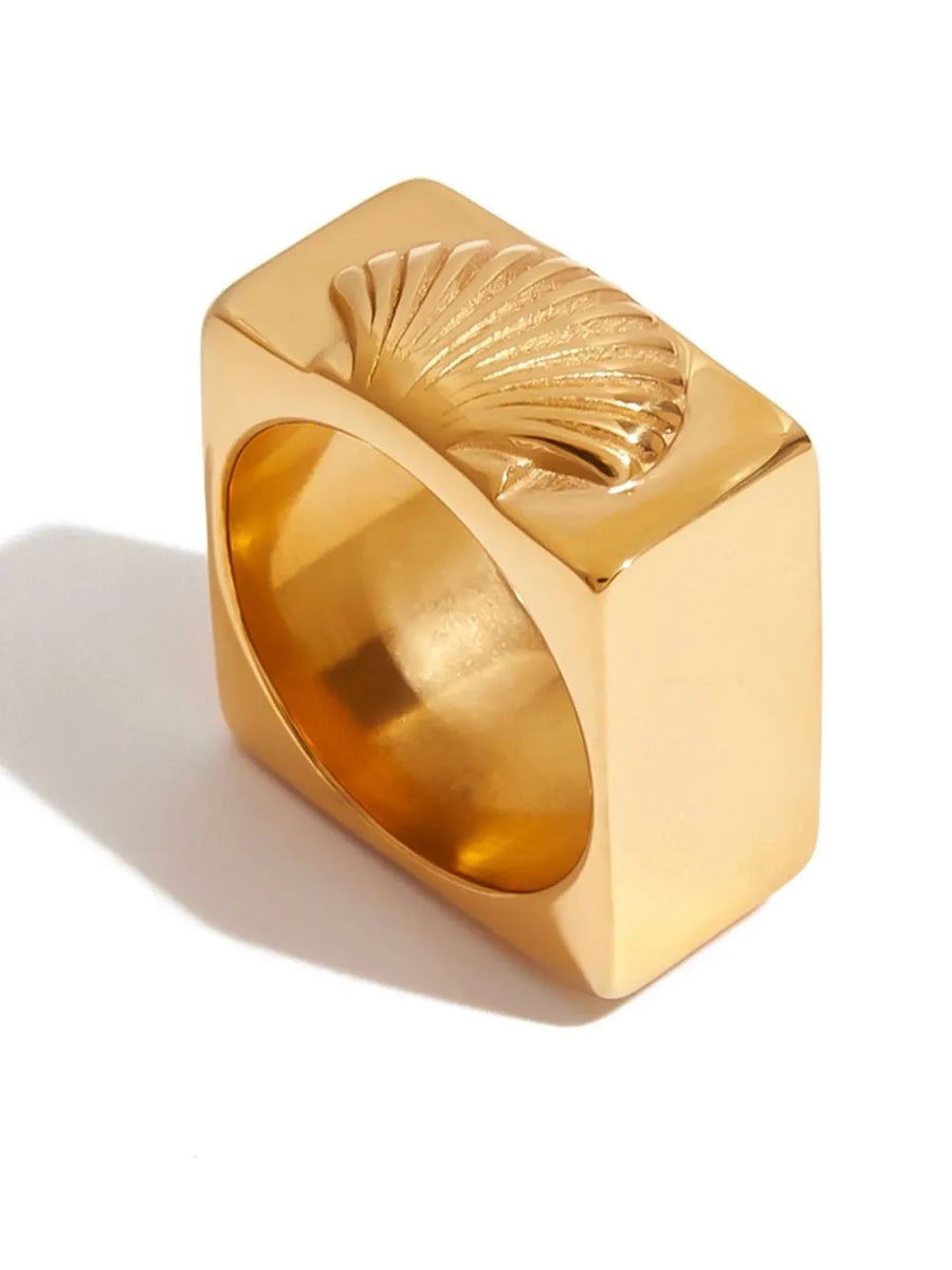 metallic ring in gold with fitted silhouette