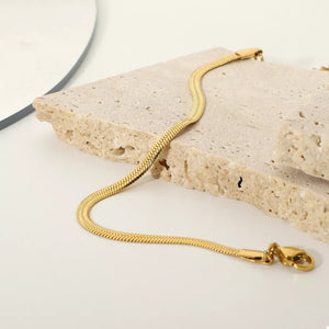 gold bracelet with adjustable and lobster clasp