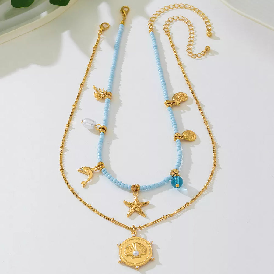 Gold necklace with choker, collarbone length and clasp