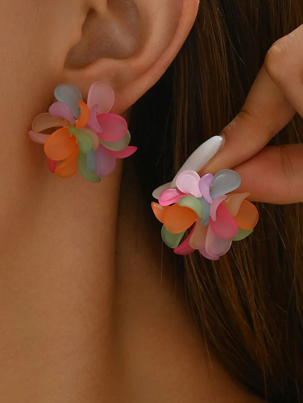 earrings in hot pink featuring flower design and regular fit