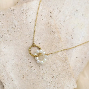 necklace in Gold with twisted pendant and collar length