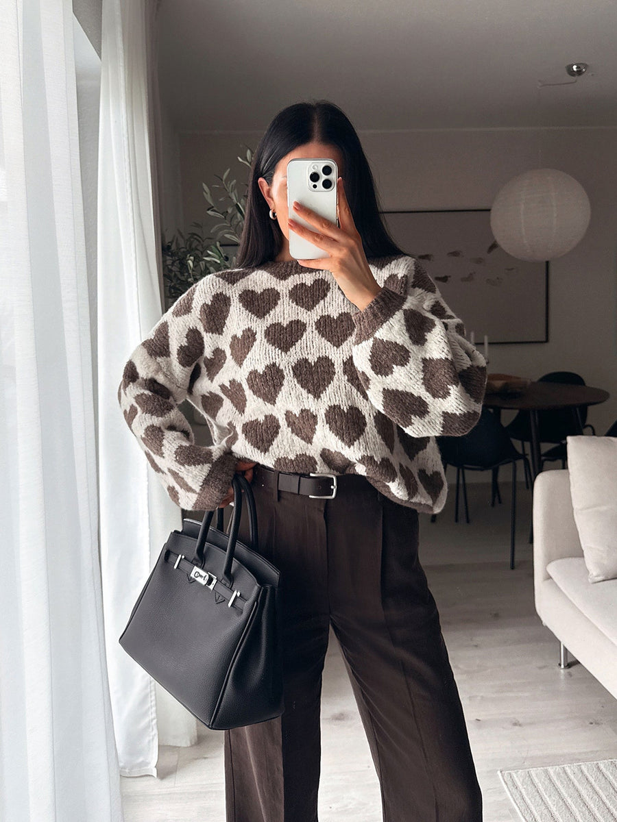 romantic pullover sweater in Pink with crew neck