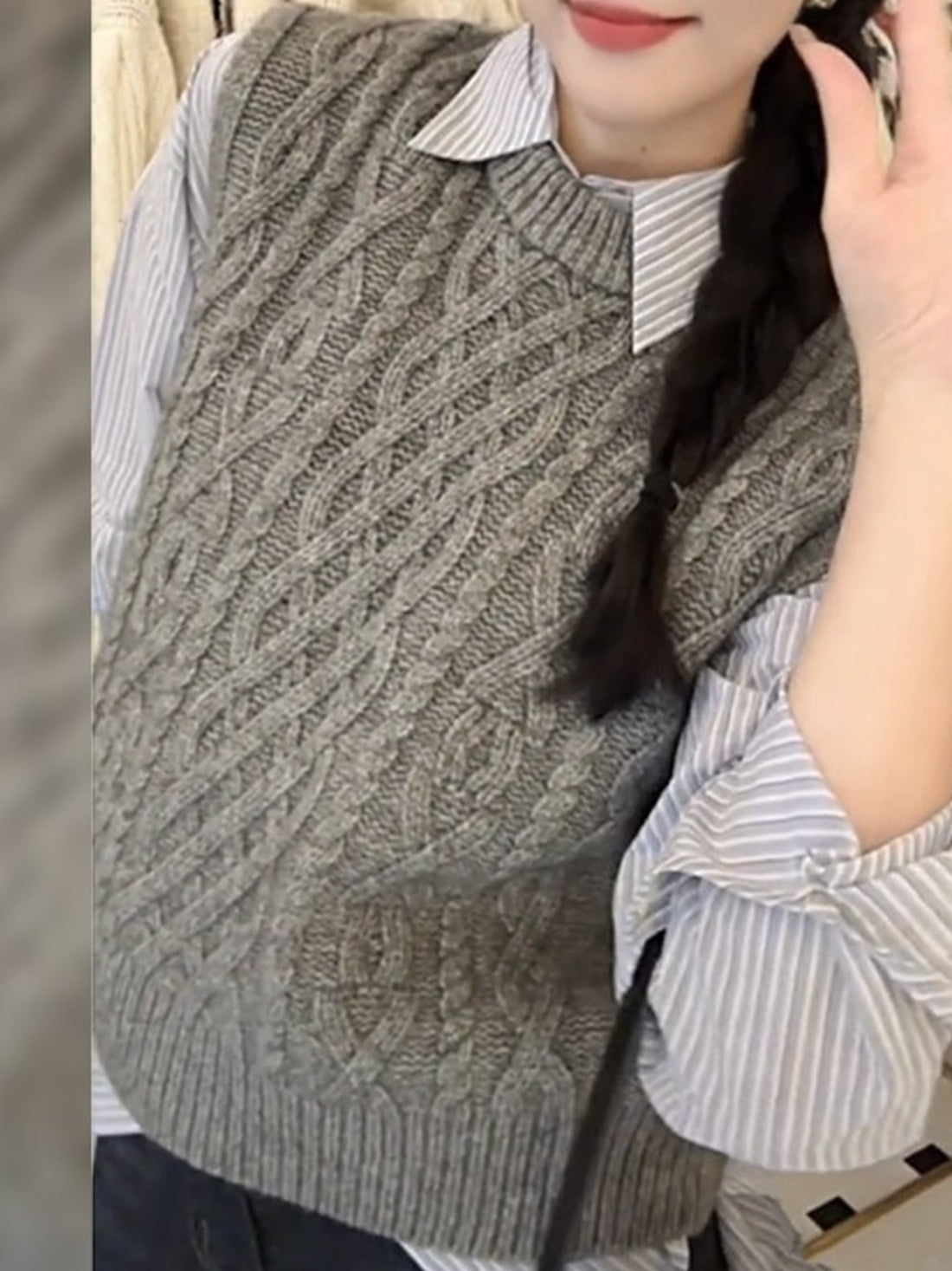 sweater vest in ivory with cable knit and cable-knit