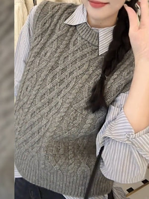 sweater vest in ivory with cable knit and cable-knit