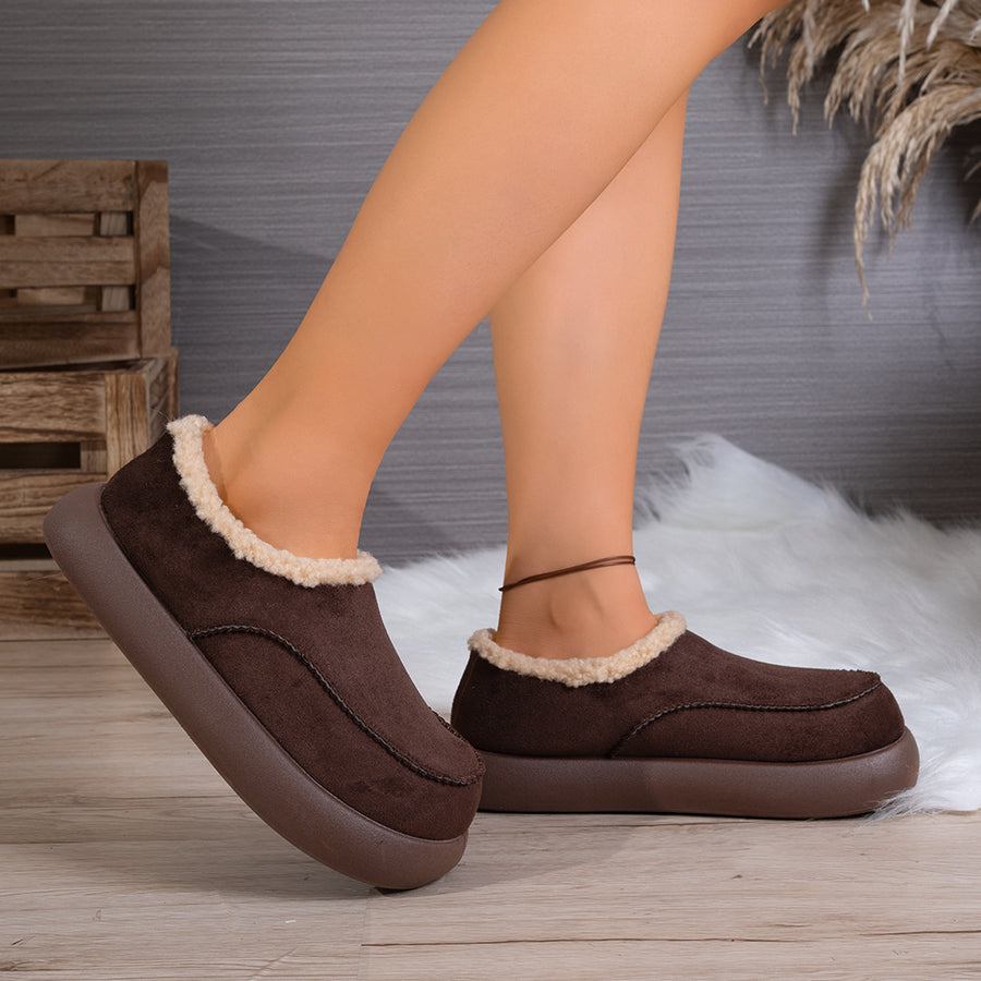 ankle boots in dark brown with round toe and ankle-length