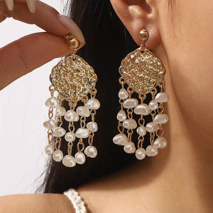 earrings in gold featuring dangle design and straight fit