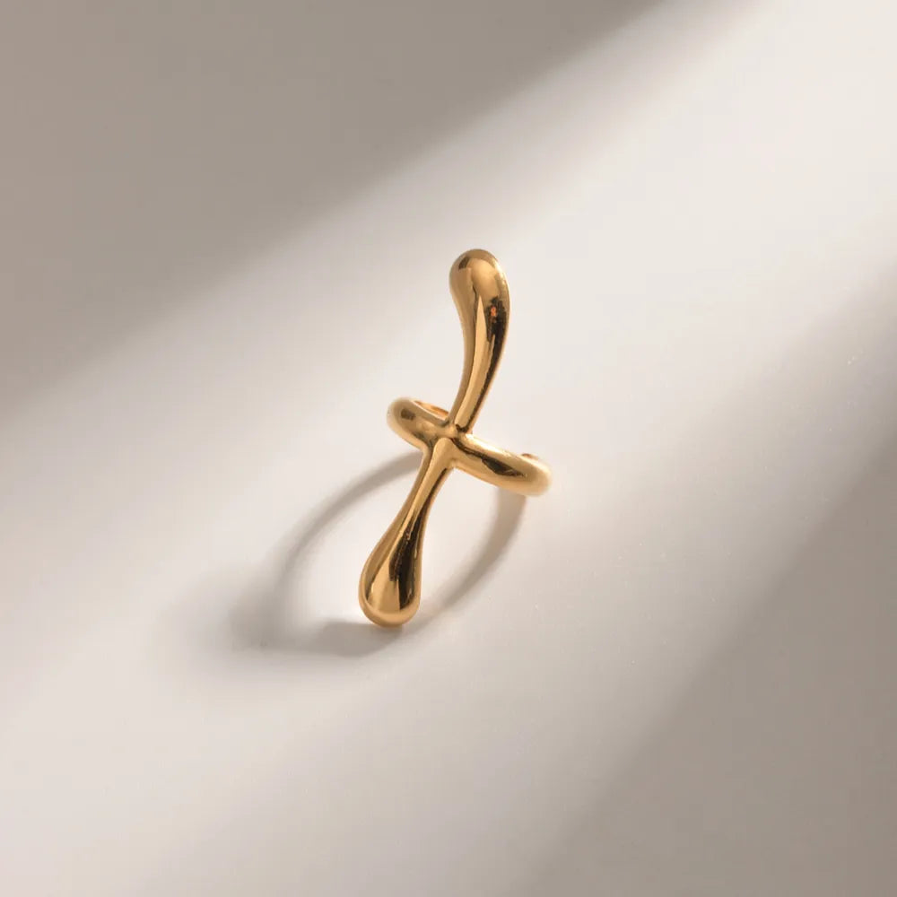 Gold ear cuff with a fluid, sculptural form, 18K gold-plated.