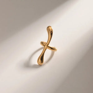 Gold ear cuff with a fluid, sculptural form, 18K gold-plated.