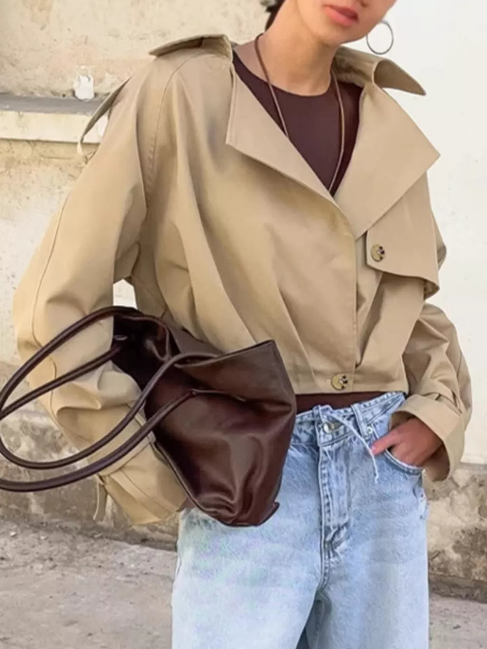 trench coat in khaki featuring buttoned and relaxed fit