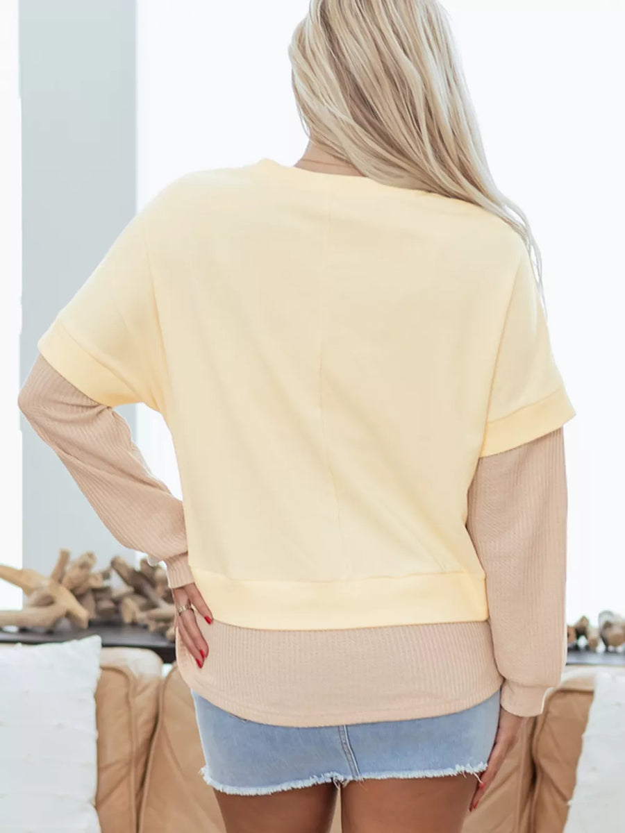 2 In 1 Faux Two Piece Patchwork Sweatshirt in 1 Faux Two Piece Patchwork Sweatshirt in Beige