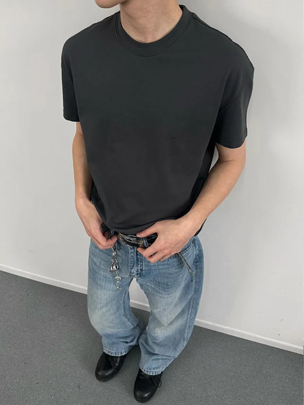 Men's dark gray cotton crew neck t-shirt with short sleeves.