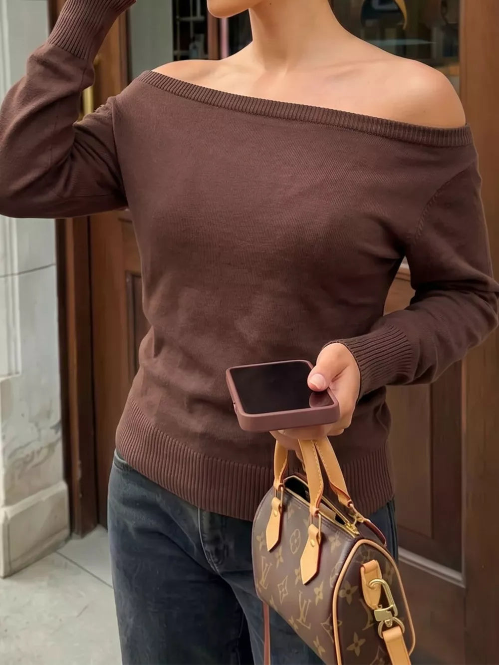50% viscose, 28% polyester, 22% polyamide Care instructions: Machine wash cold pullover sweater in Brown with relaxed