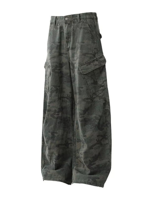 Green camouflage cargo pants in 100% cotton with baggy fit and button fly.