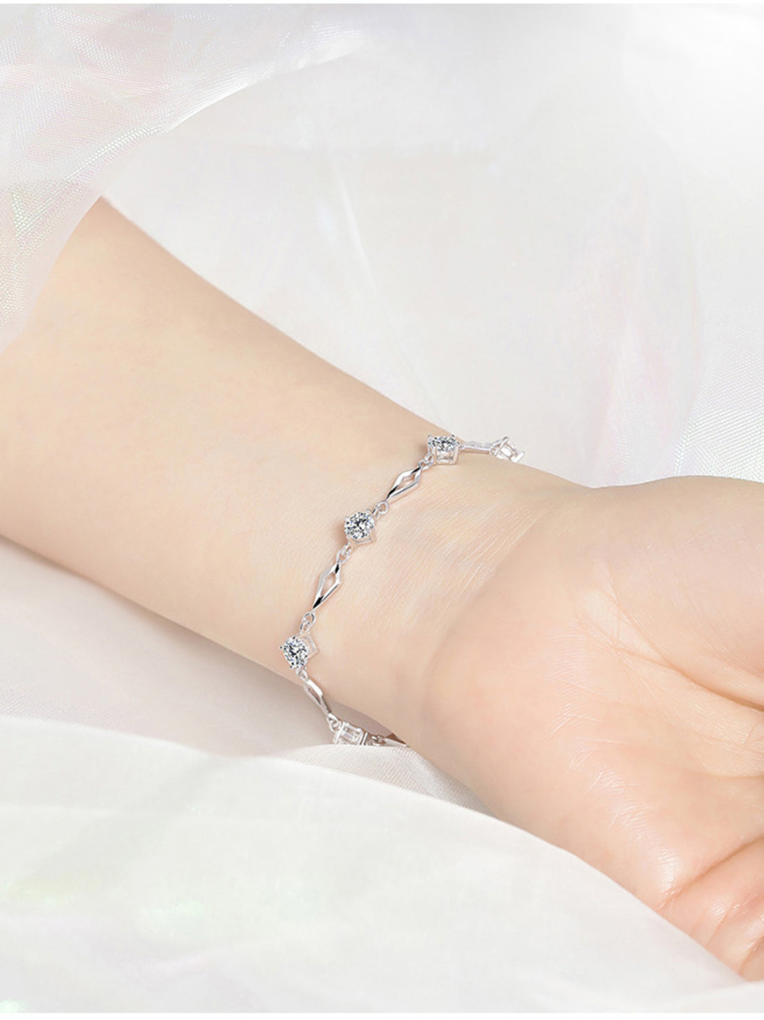 Silver straight bracelet with n/a