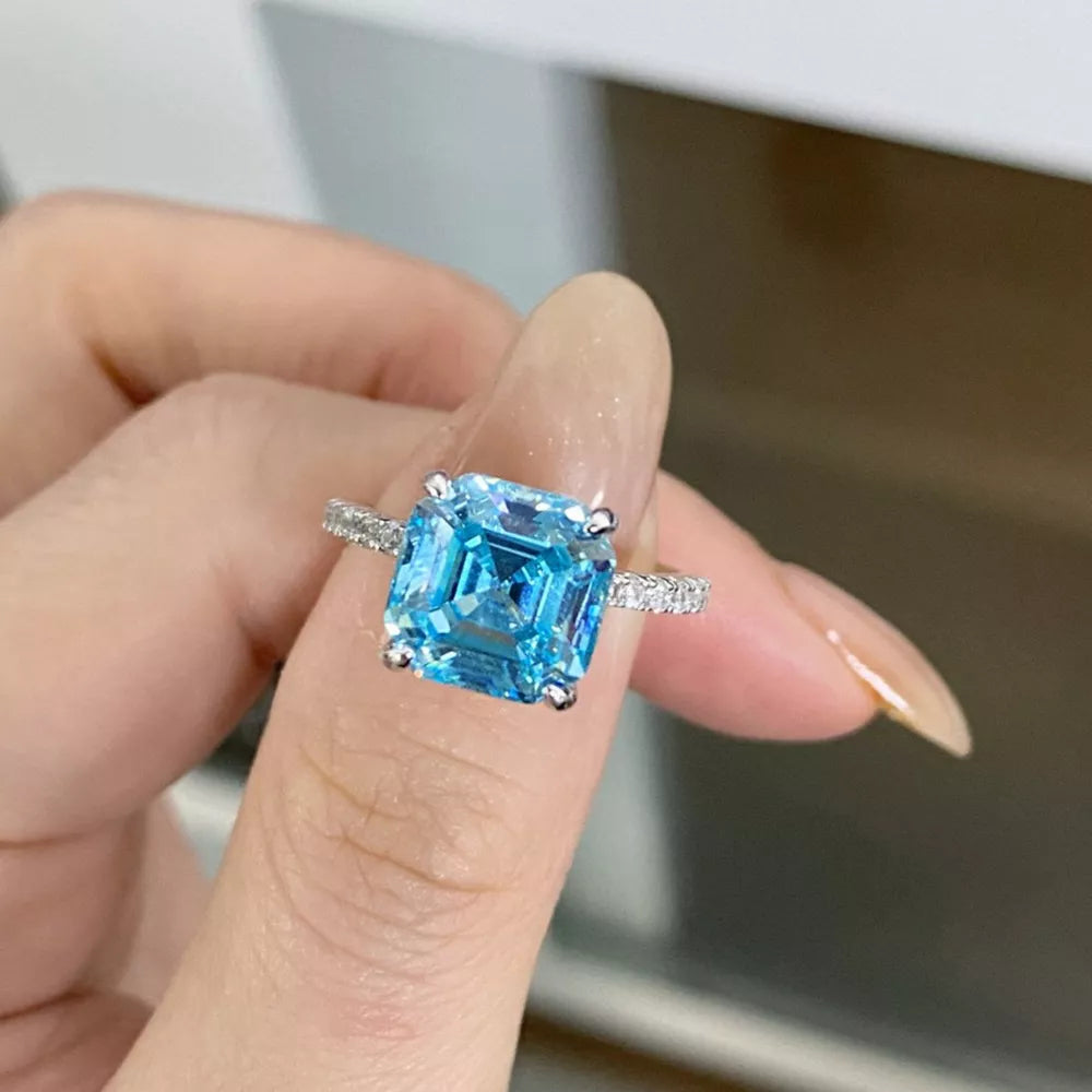 ring in aquamarine featuring square cut stone and square fit