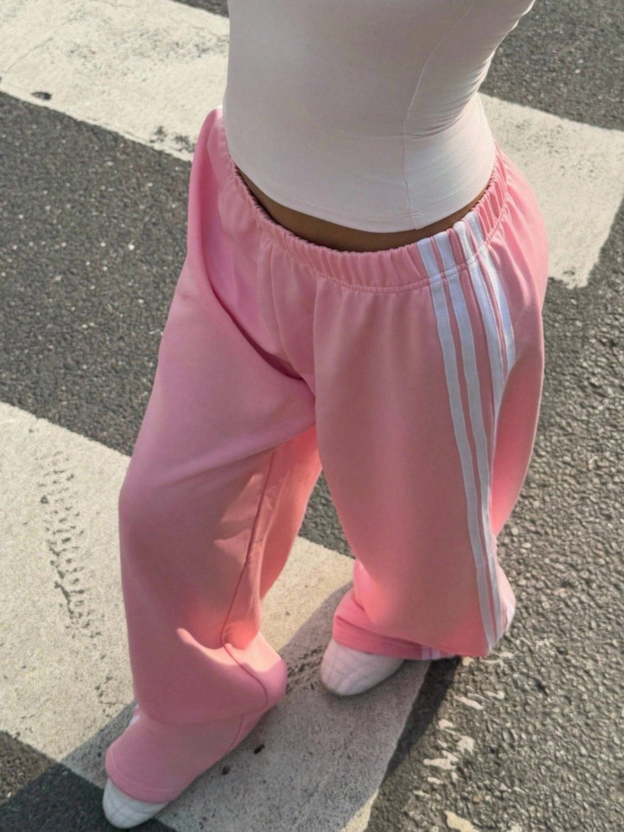 track pants in Black with striped and high-waisted
