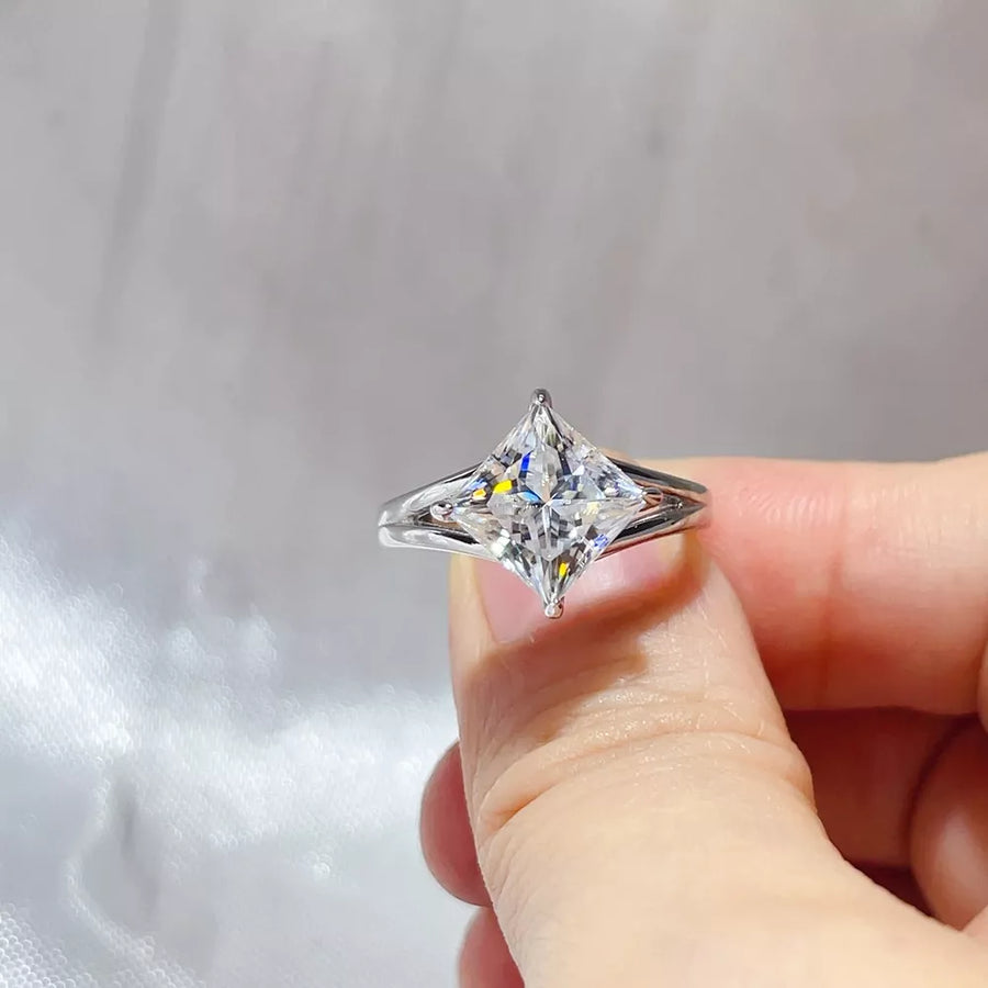 0.3 Carat 925 Sterling Silver Solitaire Ring in this colorway