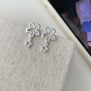 earrings featuring floral in Silver with 925 sterling silver Care instructions: Avoid wearing during exercise, as sweat w