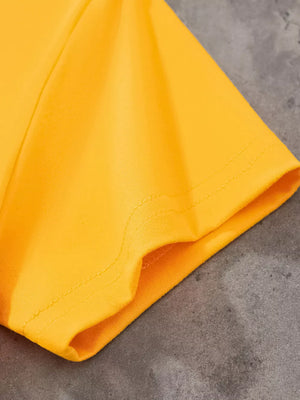 Yellow t-shirt with crew neck and short sleeves, made of cotton.