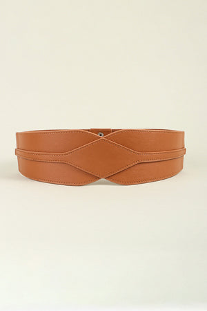 Caramel elastic waist belt with sculpted faux leather overlay and crisscross detail