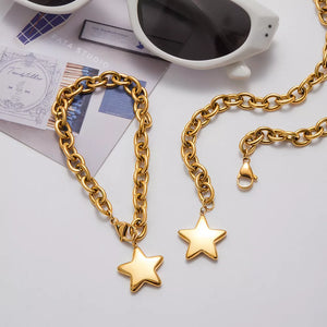 18k Gold-plated Star Necklace in gold with star charm
